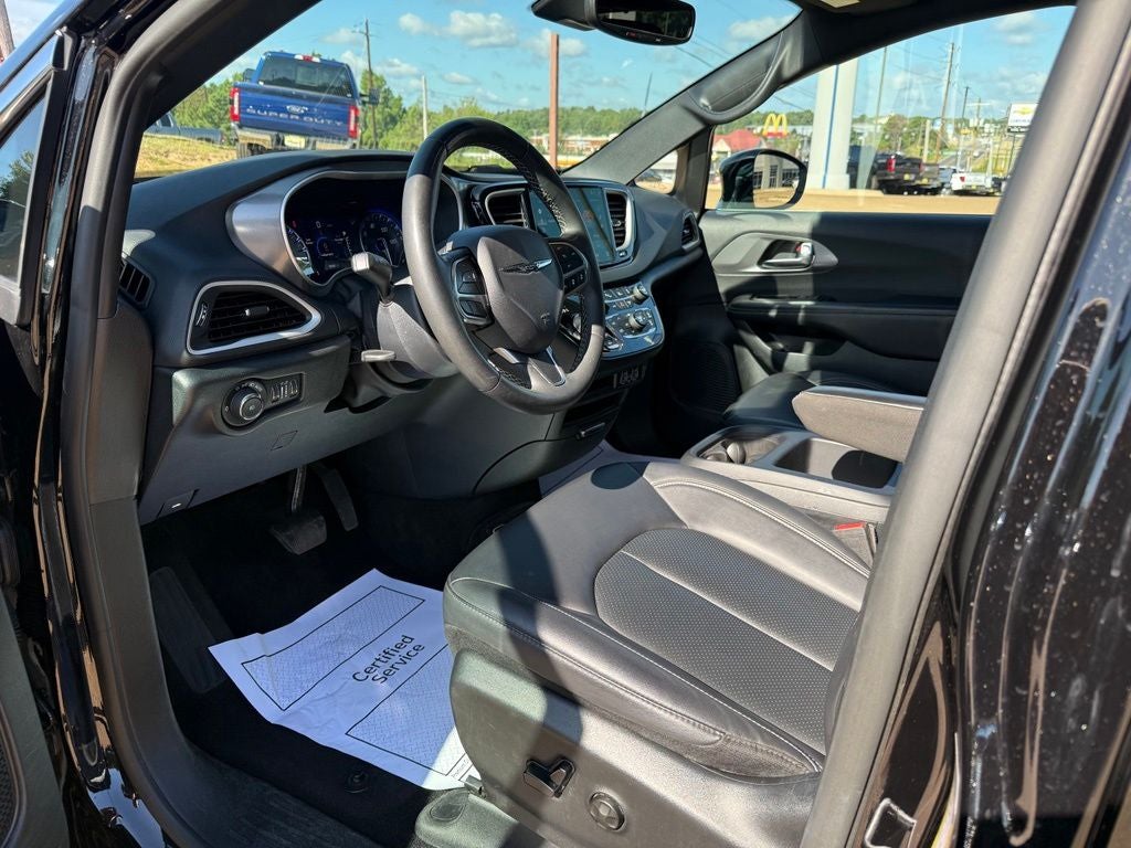 2025 Chrysler Pacifica Select