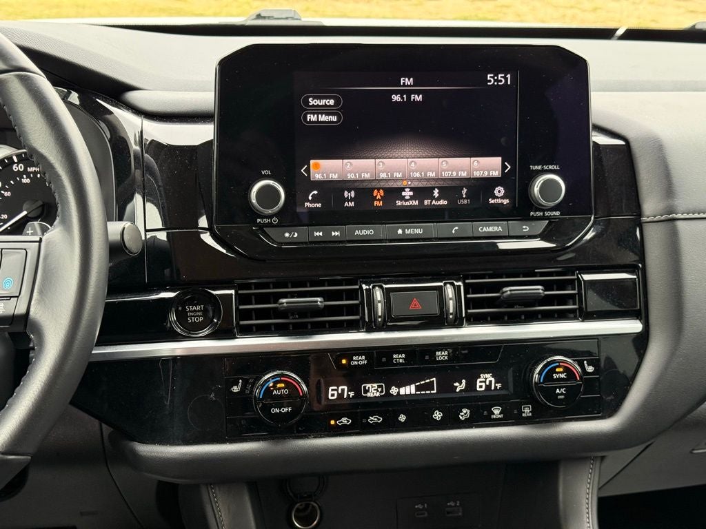 2025 Nissan Pathfinder SV
