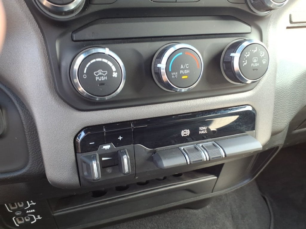 2024 RAM Ram 3500 Pickup Big Horn - Photo 26