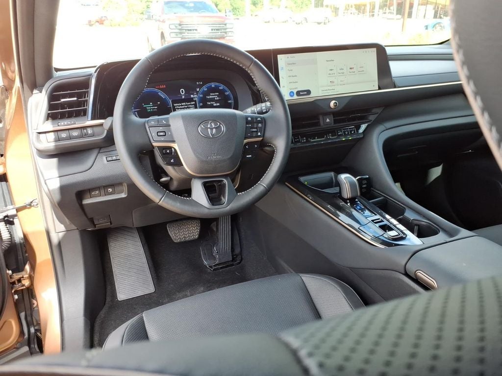 2025 Toyota Crown Signia XLE