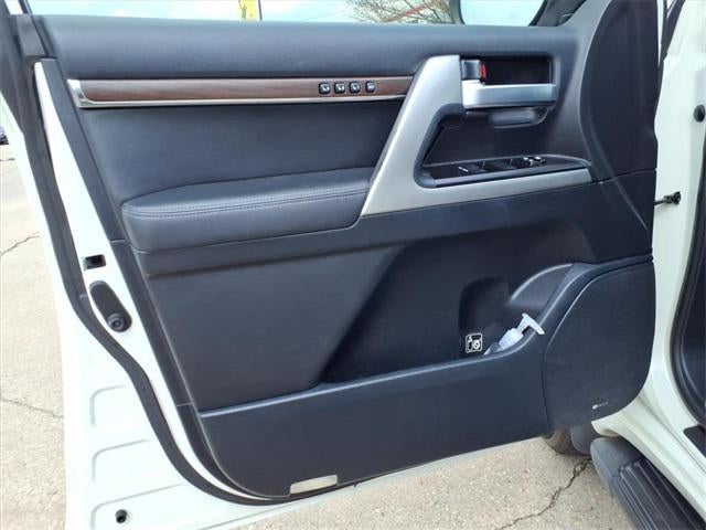 2016 Toyota Land Cruiser Base