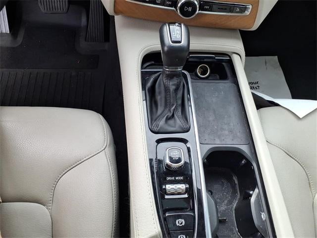 2021 Volvo XC90 T5 Momentum